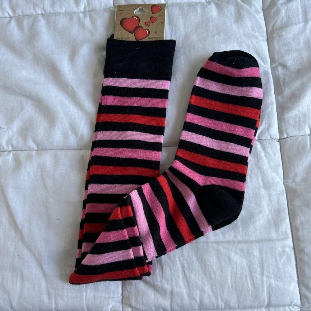 Striped Crew Socks Black Pink Red Hearts Gift Cute Valentine Goth Emo 9–11‎